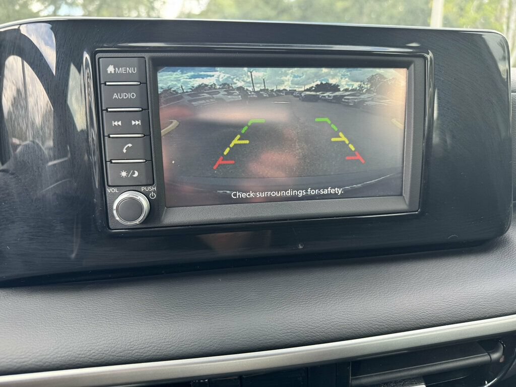 Used 2025 Nissan Kicks S FWD image 6