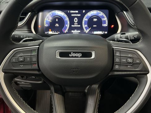 Used 2023 Jeep Grand Cherokee Laredo image 80