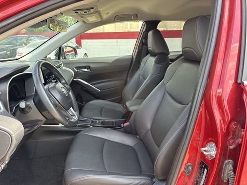 Used 2025 Toyota Corolla Cross XLE FWD image 27
