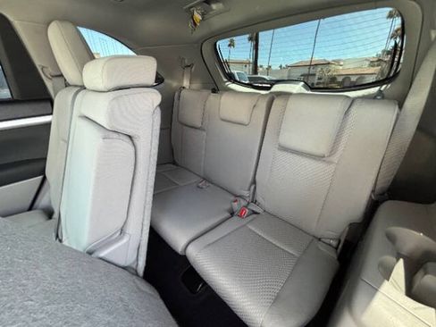Used 2019 Toyota Highlander LE FWD image 19