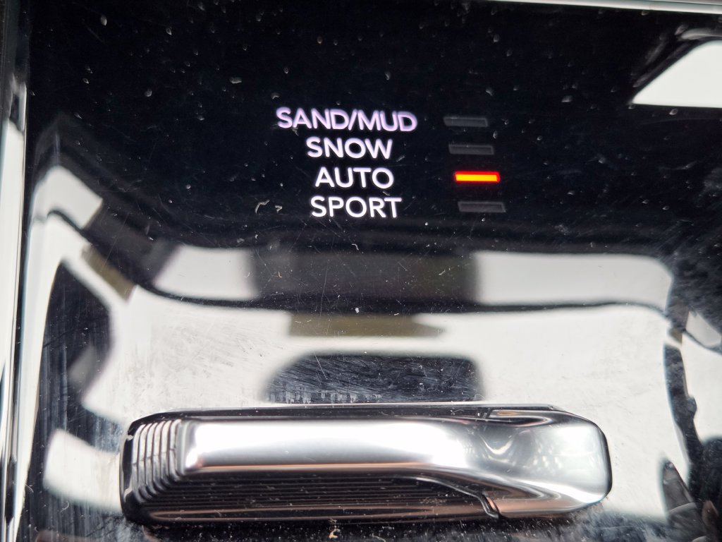 Used 2024 Jeep Wagoneer L 4WD image 9