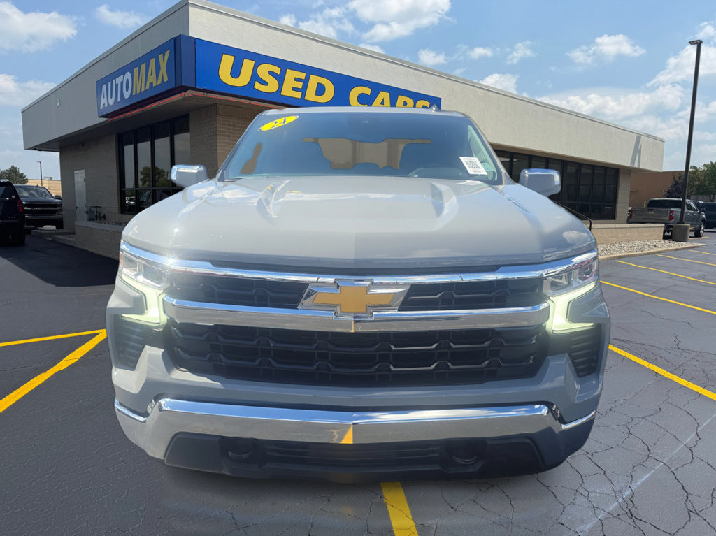 Used 2024 Chevrolet Silverado 1500 LT AWD/4WD image 3