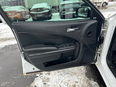 Used 2014 Dodge Charger SXT image 10