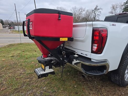 Used 2022 GMC Sierra 2500 SLE w/ SLE Value Package; image 9