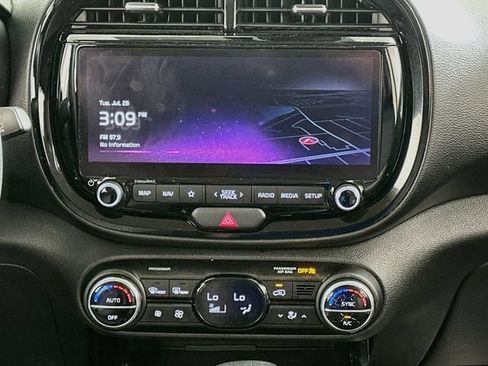 Used 2023 Kia Soul S FWD image 14