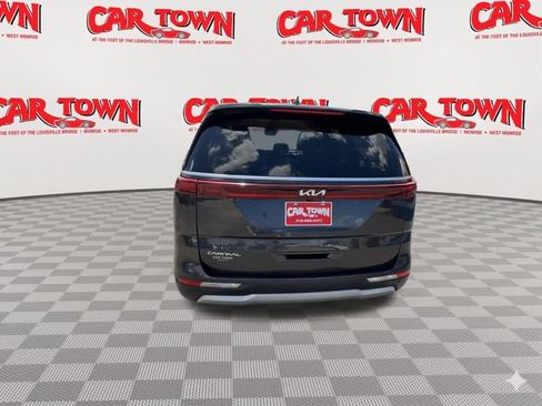 Used 2024 Kia Carnival EX FWD image 7