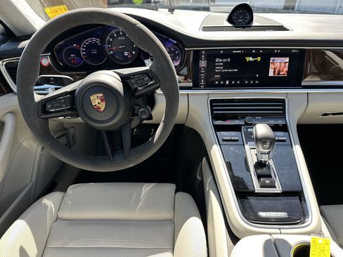 Used 2021 Porsche Panamera GTS image 17