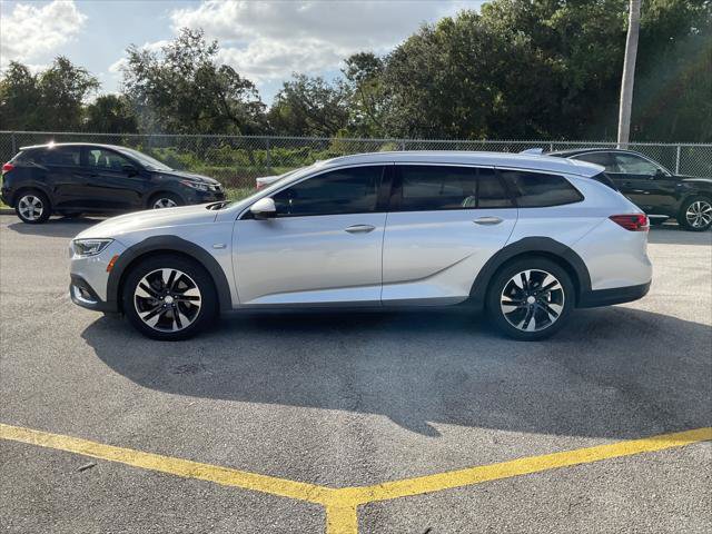 Used 2018 Buick Regal Preferred w/ Sights and Sounds Package AWD/4WD image 3