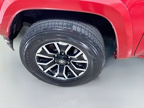 Used 2022 Toyota Tacoma TRD Sport w/ Technology Package AWD/4WD image 27