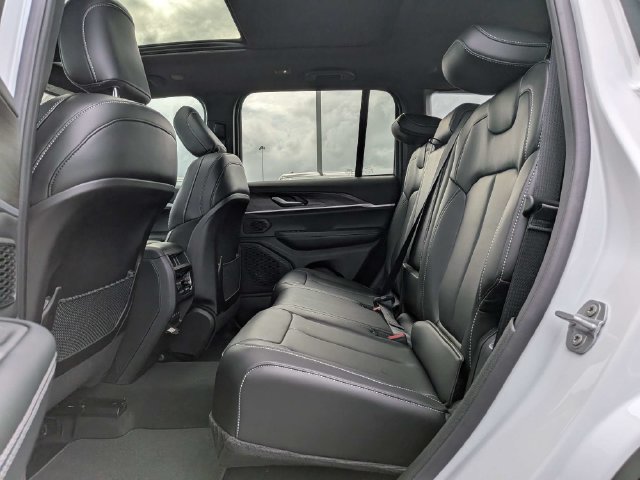 New 2027 Jeep Grand Cherokee Limited w/ Limited Altitude Package RWD image 15