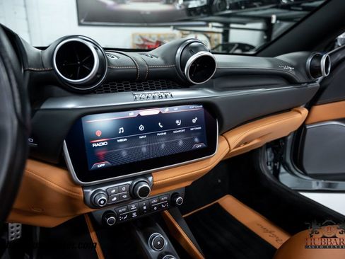 Used 2019 Ferrari Portofino RWD image 26
