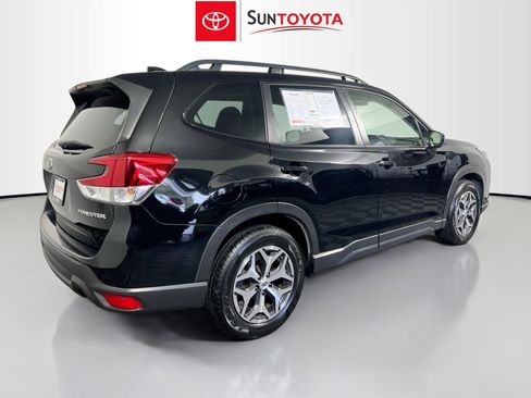 Used 2023 Subaru Forester Premium image 4