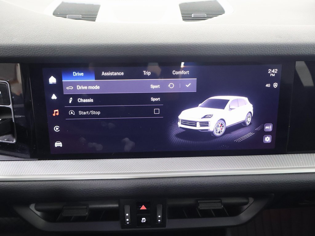 Certified 2025 Porsche Cayenne AWD/4WD image 14
