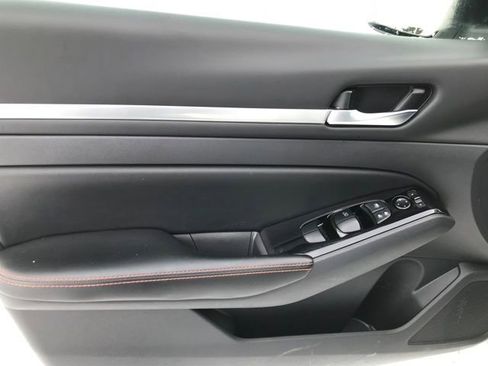 Used 2024 Nissan Altima 2.5 SR image 15