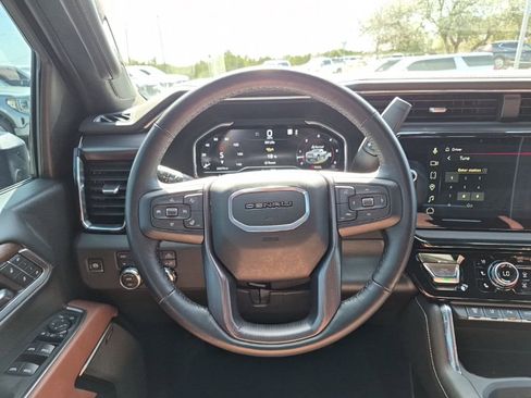 Used 2025 GMC Sierra 2500 Denali Ultimate image 24