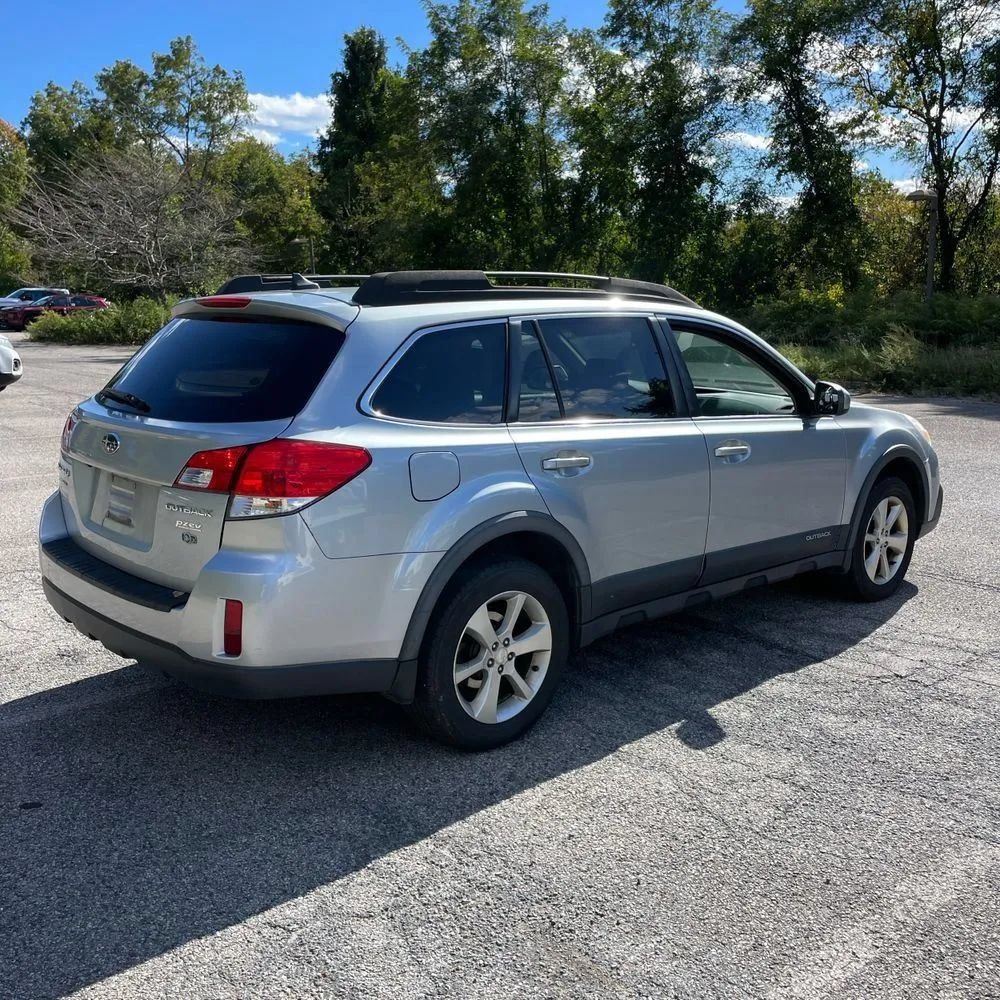 Used 2013 Subaru Outback 2.5i Limited AWD/4WD image 8