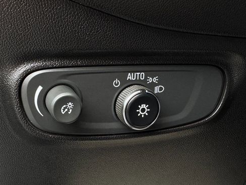 Used 2020 Chevrolet Equinox LT FWD image 24