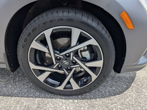 Used 2022 Hyundai Kona Limited w/ Cargo Package FWD image 9