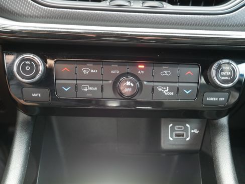 Used 2025 Jeep Compass Trailhawk w/ Trailhawk Elite Group AWD/4WD image 23