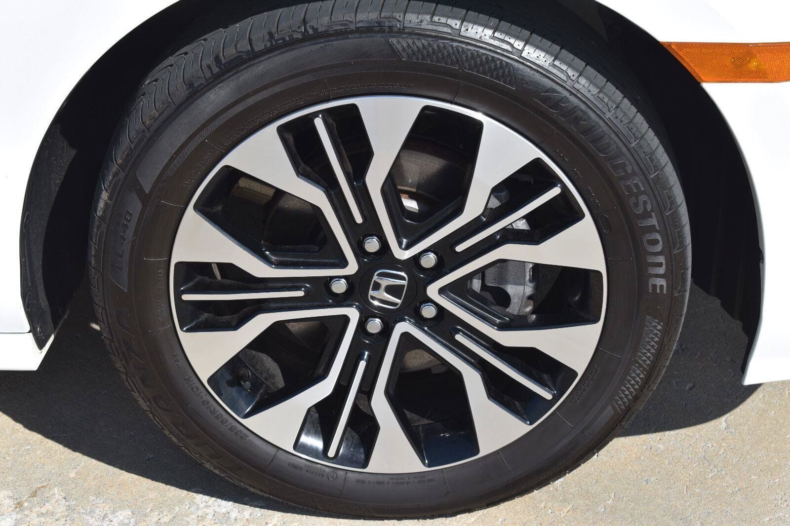 Used 2025 Honda Odyssey Elite image 14