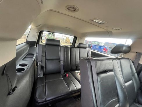 Used 2009 Cadillac Escalade ESV AWD image 9