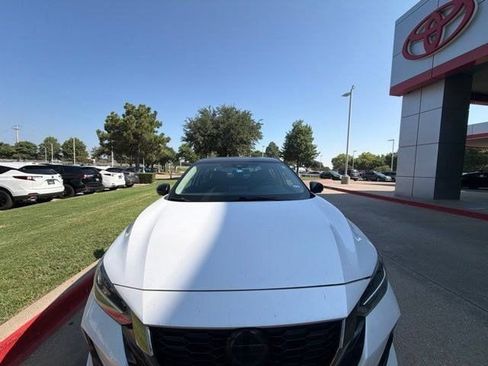 Used 2023 Nissan Sentra SR w/ SR Premium Package FWD image 2