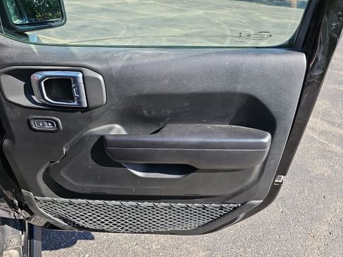 Used 2021 Jeep Gladiator Rubicon AWD/4WD image 15