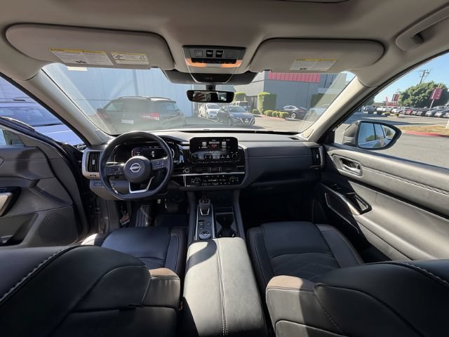Used 2024 Nissan Pathfinder Platinum AWD/4WD image 34