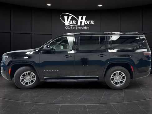 Used 2023 Jeep Wagoneer 4WD image 4
