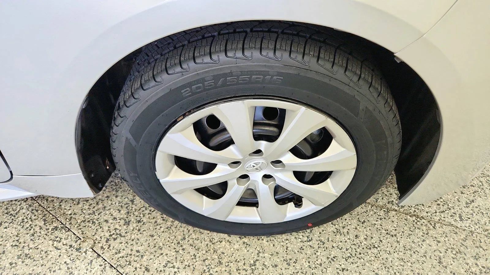 Used 2025 Toyota Corolla LE FWD image 30