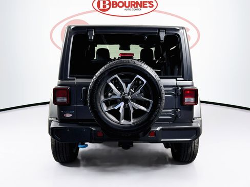 Used 2024 Jeep Wrangler Unlimited w/ Convenience Group AWD/4WD image 8