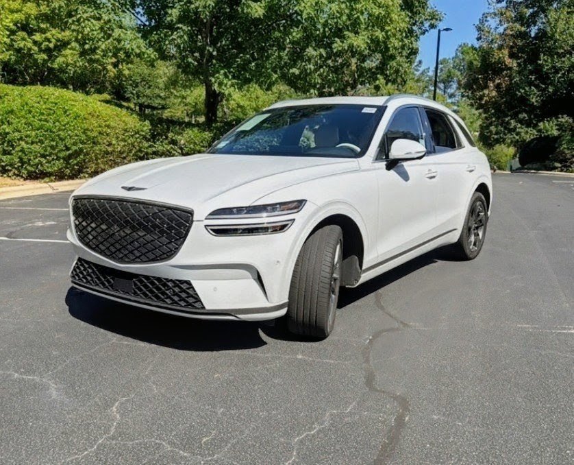 Used 2024 Genesis Electrified GV70 AWD/4WD image 4