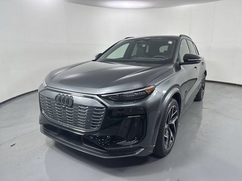 Used 2025 Audi SQ6 e-tron Premium Plus w/ Premium Plus AWD/4WD image 24