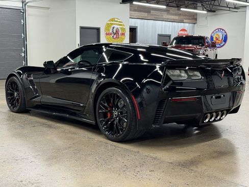 Used 2015 Chevrolet Corvette Z06 w/ 3LZ Preferred Equipment Group image 10