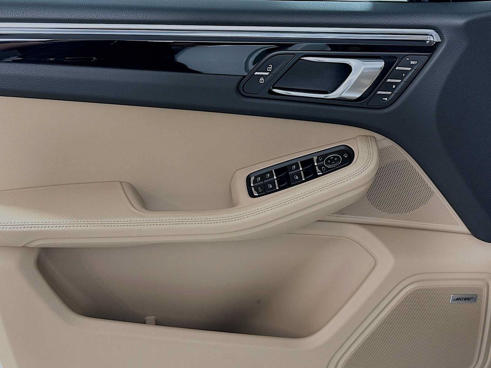 Certified 2026 Porsche Macan AWD/4WD image 11