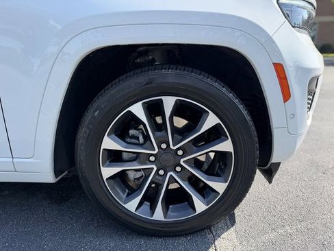 Used 2022 Jeep Grand Cherokee Overland w/ Advanced Protech Group III AWD/4WD image 50