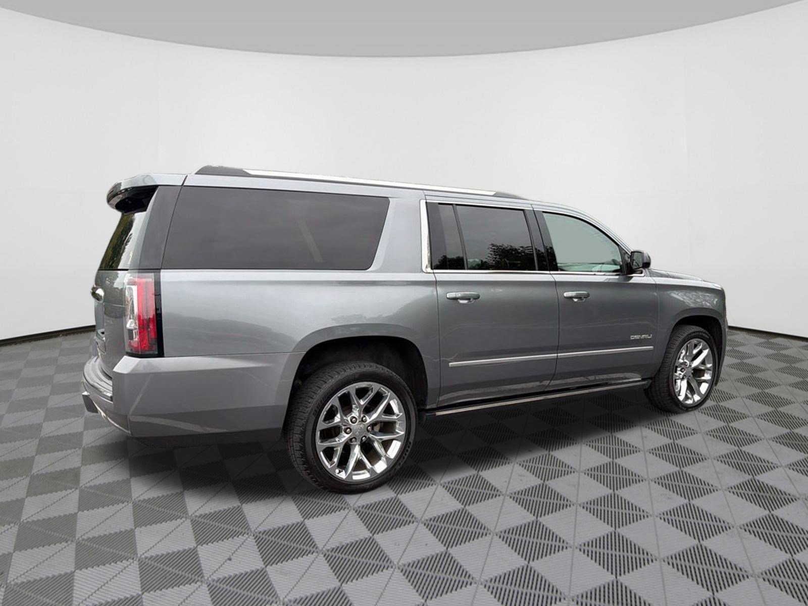 Used 2020 GMC Yukon XL Denali w/ Denali Premium Package AWD/4WD image 6