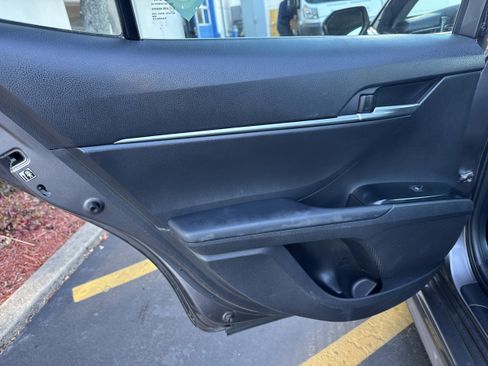 Used 2019 Toyota Camry SE image 11