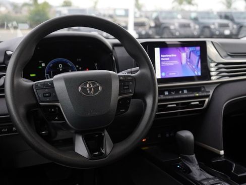 Used 2025 Toyota Camry LE image 24