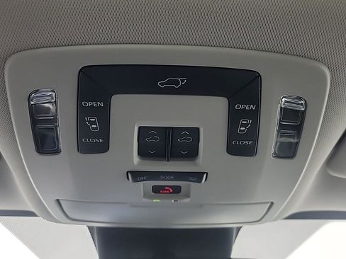 Used 2025 Toyota Sienna XLE w/ XLE Plus Package image 37