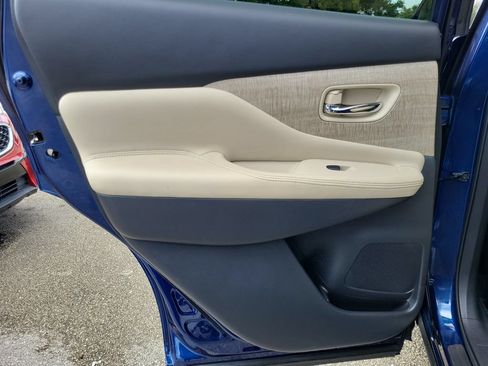Certified 2022 Nissan Murano SL w/ SL Moonroof Package FWD image 9