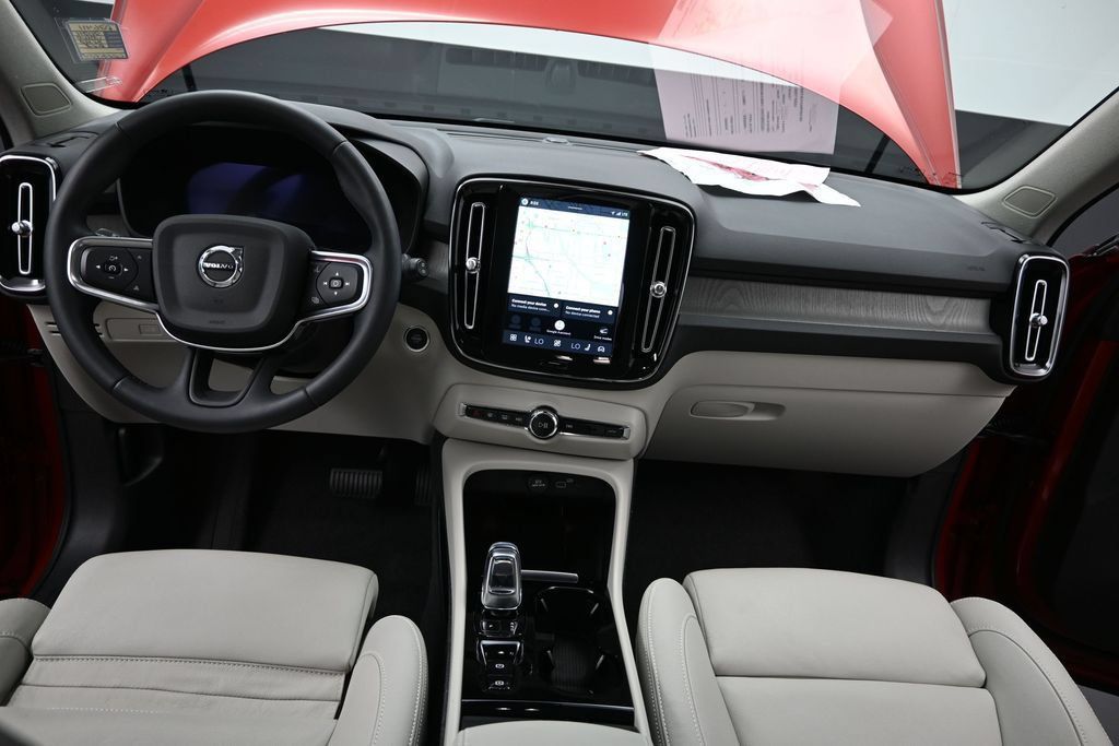 Used 2024 Volvo XC40 B5 Plus w/ Climate Package AWD/4WD image 14