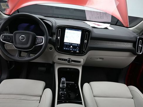 Used 2024 Volvo XC40 B5 Plus w/ Climate Package AWD/4WD image 14