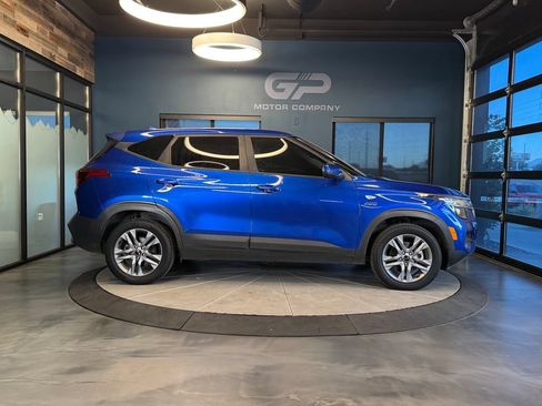 Used 2021 Kia Seltos LX AWD/4WD image 2