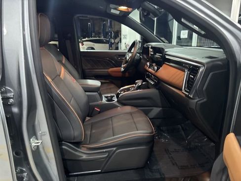 Used 2024 GMC Canyon AT4 w/ Technology Package image 35