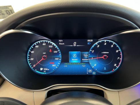 Used 2021 Mercedes-Benz GLC 300 4MATIC image 13