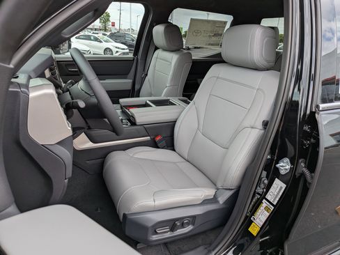 New 2026 Toyota Tundra Limited AWD/4WD image 10
