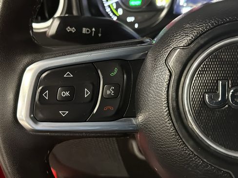 Used 2024 Jeep Wrangler Unlimited Sahara w/ Technology Group AWD/4WD image 12
