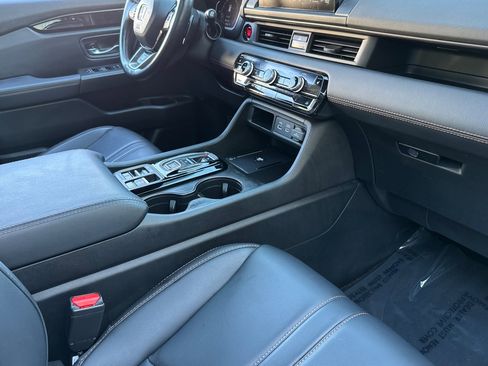 Used 2024 Honda Pilot TrailSport image 31