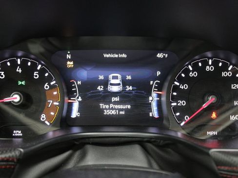 Used 2025 Jeep Compass Trailhawk image 17